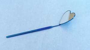 Miroir de maquillage en forme de cœur avec revêtement plasma bleu, outil métallique pour la formation aux extensions de cils, accessoire de beauté réutilisable, personnalisable OEM - Product Image 3