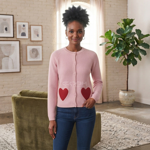 Cardigan en tricot rose Cosh International Sisterhood Sorority avec poches en forme de cœur rouge, col rond, manches longues, style décontracté - Product Image 3