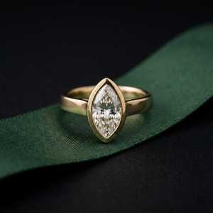 Bague solitaire classique en or massif 14 carats avec diamant taille marquise de 2,00 carats, unisexe, cultivé en laboratoire, cadeau idéal pour mariage ou fête entre amis - Product Image 3