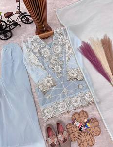 Conjunto de Kurti y Palazzo Fox Georgette para Niñas con Bordado de Lentejuelas de 3mm y Dupatta Elegante, Ropa al por Mayor - Product Image 4