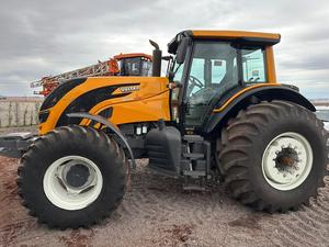 Tractor de Ruedas Valtra T254 4WD, Equipo Agrícola, Cabina Cerrada, Alta Productividad - Product Image 2