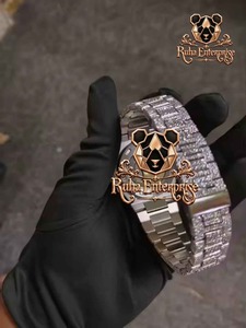 นาฬิกาข้อมือผู้ชาย Ruha Enterprise Iced Out Diamond รุ่นอนาล็อกควอตซ์ ตัวเรือนสแตนเลสทรงเหลี่ยมหรูหรา ประดับเพชร - Product Image 2