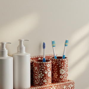 Organizador de Baño Artesanal con Incrustaciones Florales en Hueso, Estante de Vanidad Montado en la Pared con Dispensadores Dobles de Jabón y Portacepillos de Dientes - Product Image 2