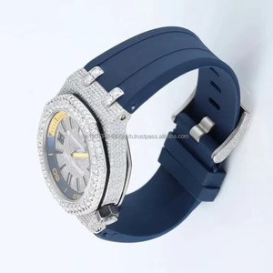 Reloj de Cuarzo con Bisel de Diamantes, Visualización de Fecha, Correa de Silicona de 20 mm, Esfera Analógica-Digital con Números Arábigos, Corona Falsa Azul - Product Image 3