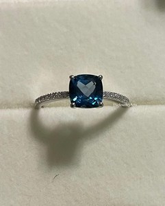 Anillo de Compromiso de Topacio Azul de Londres para Mujer, Corte Cojín, Gema Azul, Halo, Plata de Ley 925, Piedra de Nacimiento de Noviembre - Product Image 1