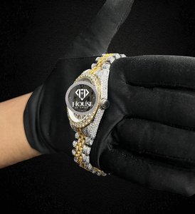 Reloj de lujo con incrustaciones de diamantes de moissanita VVS en acero inoxidable, reloj de pulsera estilo hip hop para hombre, unisex, ideal para regalo. - Product Image 2