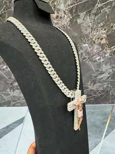 Collier personnalisé de luxe en or plaqué or 3D avec pendentif croix chrétienne Hip Hop Jésus en moissanite S925 VVS1 - Product Image 5