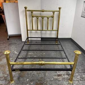 Base de Cama de Latón de Lujo con Acabado Premium, Estructura Metálica Resistente, Diseño Decorativo y Estética Real para Dormitorio - Product Image 4