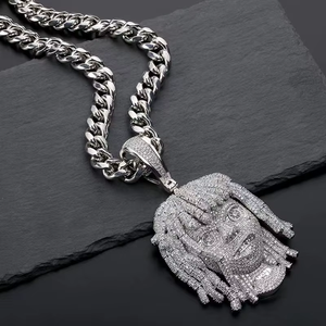 จี้ห้อยคอแบบ Iced Out ประดับเพชรโมอิสซาไนต์ทรงไมโครเพฟ สไตล์ฮิปฮอป พร้อมสร้อยคิวบา ดีไซน์โดดเด่น หรูหรา เหมาะเป็นของขวัญสำหรับผู้ชาย - Product Image 1