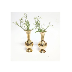 Jarrón Decorativo de Latón Hecho a Mano, Maceta Larga de Metal con Arte Floral Tradicional para Decoración de Mesa de Sala de Estar u Oficina - Product Image 1