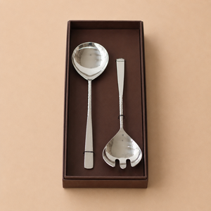 Ensemble de serveurs à salade avec poignées en forme de branche dorée et détails en forme de feuille, dans un emballage en boîte noire - Product Image 3
