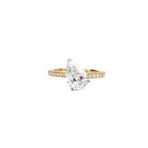 Bague en or massif 10K 14K 18K avec diamants de laboratoire en forme de poire et ronds de 2 carats, clarté DEF VS VVS, certifiée IGI, demi-éternité, bague de mariage - Product Image 1