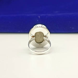 Anillo de Concha de Abulón Hecho a Mano, Joyería Oceánica Iridiscente, Anillo de Concha Marina, Regalo Boho para Ella - Product Image 4