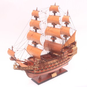 SOBEREÑO DE LOS MAREJES |   100% MADERA DE ROSA |   Maqueta de Barco Histórico del Reino Unido Hecha a Mano en Madera, Edición Especial para Amantes de la Nautica, Decoración - Product Image 1