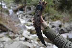 Barco Vikingo Tallado a Mano con Detalles de Madera Quemada - Product Image 3