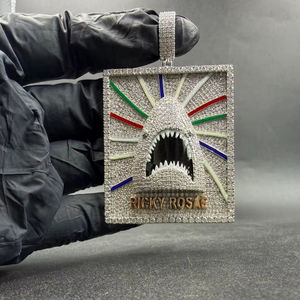 Pendentif Hip Hop Premium Personnalisé en Moissanite Motif Requin Givré, en Argent Sterling 925, Bijoux Fins, Pendentifs et Breloques - Product Image 1