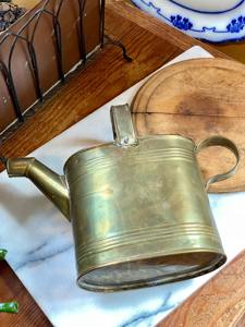 Maceta de metal con acabado dorado vintage, ideal para plantar hierbas de cocina y regar plantas de jardín, flores y hierbas, procedente de la India. - Product Image 2