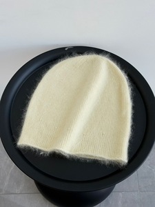 Gorros de punto de mohair personalizados con logotipo, gorros de invierno de mohair de lujo al por mayor, gorros de mohair suaves, cálidos y afelpados. - Product Image 2
