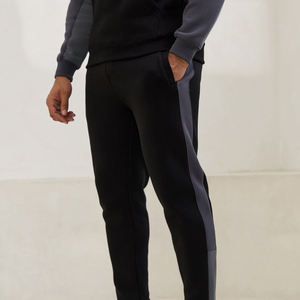 Ensemble de survêtement décontracté pour homme, noir et gris, à capuche, manches longues, couleur unie, avec poches latérales, en polyester et coton de poids moyen - Product Image 2