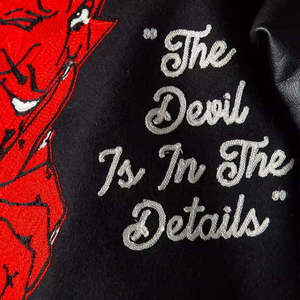 Chaqueta Personalizada de Hombre Estilo Universitario Vintage con Mangas de Cuero, Bordado Chenille, Diseño Gráfico de Demonio, Cierre de Botones a Presión - Product Image 5