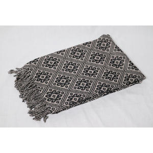 Chal de Jacquard de Algodón de Longitud Media para Mujer, Impresión Digital de Alta Calidad, Secado Rápido, Duradero, Izzu International - Product Image 5