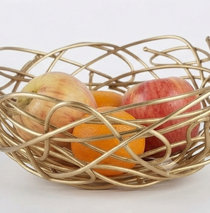 Corbeille à fruits en fil métallique doré géométrique, support de rangement moderne pour table de cuisine - Product Image 3