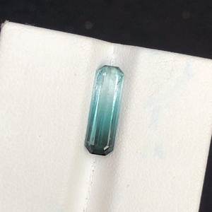 พลอยทัวร์มาลีนสีน้ำเงินอมเขียวทรงแปดเหลี่ยมยาว รูปทรงขั้นบันได พลอยธรรมชาติเม็ดเดี่ยวคุณภาพสูง สำหรับทำเครื่องประดับ ขายส่ง น้ำหนัก 200 กรัม สำหรับทำจี้ - Product Image 4
