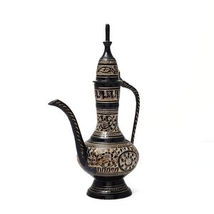 Surahi en laiton artisanal, carafe à eau en laiton pour la décoration de la maison et du bureau, pichet décoratif vintage en laiton, vase traditionnel indien en laiton - Product Image 6