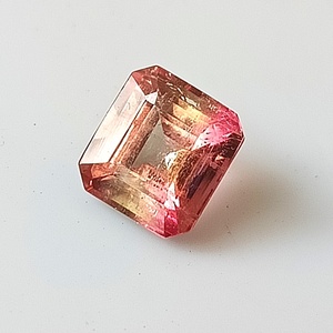 Tourmaline bicolore naturelle de 3,45 carats, qualité Zambie Premium, taille octogonale, pierre précieuse brute, éclat brillant, 8,4x9x6,2mm, jeu de couleurs/feu - Product Image 2