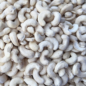 Noix de cajou brutes en gros, Noix de cajou W180 W320 Santigo, Prix compétitif, Emballage OEM ODM - Product Image 1
