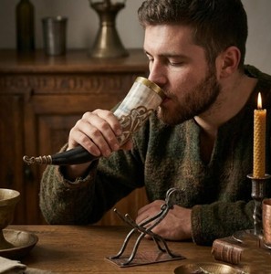 Gobelet à boisson en corne de buffle, récipient à boire traditionnel, artisanal, finition naturelle, design durable et élégant - Product Image 2