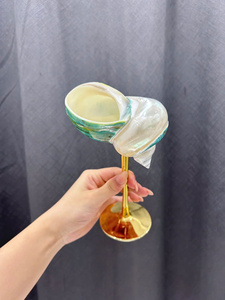 Copa de Vino Hecha a Mano con Conchas Naturales, Copa Decorativa con Tallo Dorado, Estilo Oceánico, Vajilla Ligera de Arte Folclórico, Regalo - Product Image 3