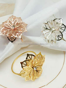 Anneaux de serviette en forme de floraison de haute qualité pour le dessus de table d'hôtel de mariage Design élégant Porte-serviettes en métal doré ou anneau de l'Inde - Product Image 4
