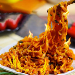 Sauce Samyang Buldak extrêmement piquante 200g, saveur poulet coréen très épicé, pour nouilles ramen et nouilles Samyang au poulet. - Product Image 5