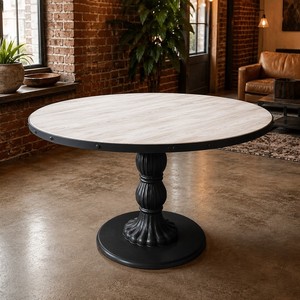 Mesa de Comedor con Cubierta de Madera de Teca, Base de Metal, Estilo Industrial, Patas con Diseño Torneado, Acabado Blanqueado, para 4 Personas, Modelo para Interiores de Hotel - Product Image 1