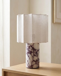 Lampe décorative exclusive conçue pour sublimer les tables de chevet, les consoles et les arrangements d'aménagement intérieur soignés - Product Image 3