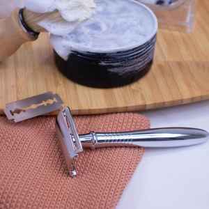 มีดโกนหนวดแบบคลาสสิก สแตนเลส ทองเหลือง ใช้ซ้ำได้ ด้ามยาว ใบมีดสองคม สำหรับผู้ชาย มีตัวอย่างให้ทดลองใช้ฟรี - Product Image 5