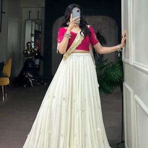 Lehenga Choli de créateur pour Navratri, orné de broderies miroir, avec blouse en rayonne et dupatta élégant, prix de gros par Royal Exports - Product Image 1