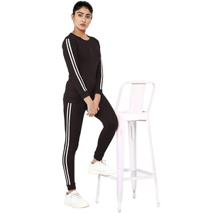 Ensemble de survêtement rayé noir pour femme, sweat-shirt sportif à manches longues et col rond, léger, en spandex et polyester, vêtements de sport pour le printemps - Product Image 1