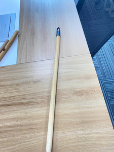 ด้ามไม้สนคุณภาพสูง 120 ซม. ผิวขัดเงา สีธรรมชาติสดใส ไม่มีปม - Product Image 3