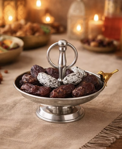 Cuenco de acero inoxidable para servir dátiles con pedestal y asa de anillo, elegante bandeja para frutas secas para decoración de mesa y hospital, ideal para Ramadán. - Product Image 1