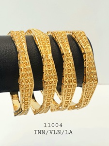 Juego de 4 Brazaletes de Alta Gama Chapados en Oro de 24 Quilates de Dubái para Mujer, Accesorio Popular y Económico de 2 GRM, Brazaletes Modernos - Product Image 4