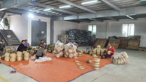 Panier à linge artisanal en jacinthe d'eau naturelle avec couvercle, paniers de rangement pour l'organisation, en coton du Vietnam - Product Image 5