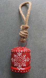 Clochettes en métal peintes à la main de qualité supérieure avec corde en jute, carillon éolien suspendu pour la décoration de la maison, du jardin, de la porte et des murs, disponible à la vente - Product Image 3