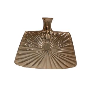 Royal Design & Look, florero de hierro con acabado dorado, decoración de festivales, encanto artístico, centro de mesa Floral para restaurantes, hoteles, uso - Product Image 1