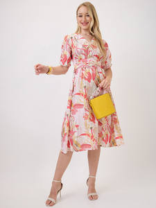 Vestido Midi Acampanado de Georgette con Estampado Tropical Rosa, Ecológico, Cintura Natural, Cuello en V, Mangas Cortas y Dobladillo Acampanado - Product Image 5