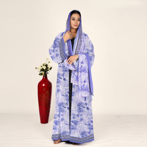 Abaya de Chifón con Estampado Botánico y Pañuelo Coordinado para la Cabeza, Diseño Abierto por Delante con Mangas Fluidas, Atuendo Islámico Modesto para Mujer - Product Image 5