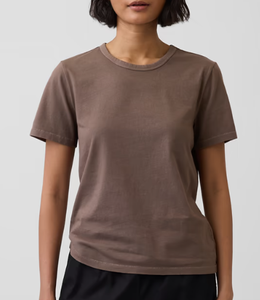 T-shirt personnalisé en coton épais 240 GSM pour femme, fabrication OEM, anti-plis, respirant, anti-boulochage, coupe classique, vente en gros - Product Image 4