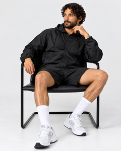Ensemble coupe-vent léger à capuche pour hommes, veste noire zippée et short assorti, ensemble de vêtements de sport d'extérieur en 2 pièces, ensemble haut de gamme pour hommes - Product Image 4