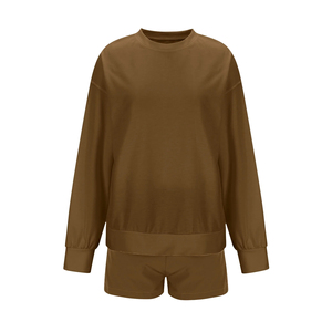 Conjunto Deportivo de 2 Piezas para Mujer, Sudadera y Pantalones Cortos Extra Grandes de Invierno con Logotipo Personalizado, Tela de Felpa Larga, Transpirable y Ecológica - Product Image 3